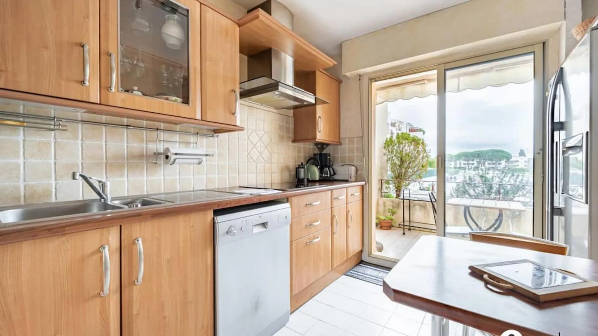 Spacious Apartment With Pool Located In The Marina Of Mandelieu