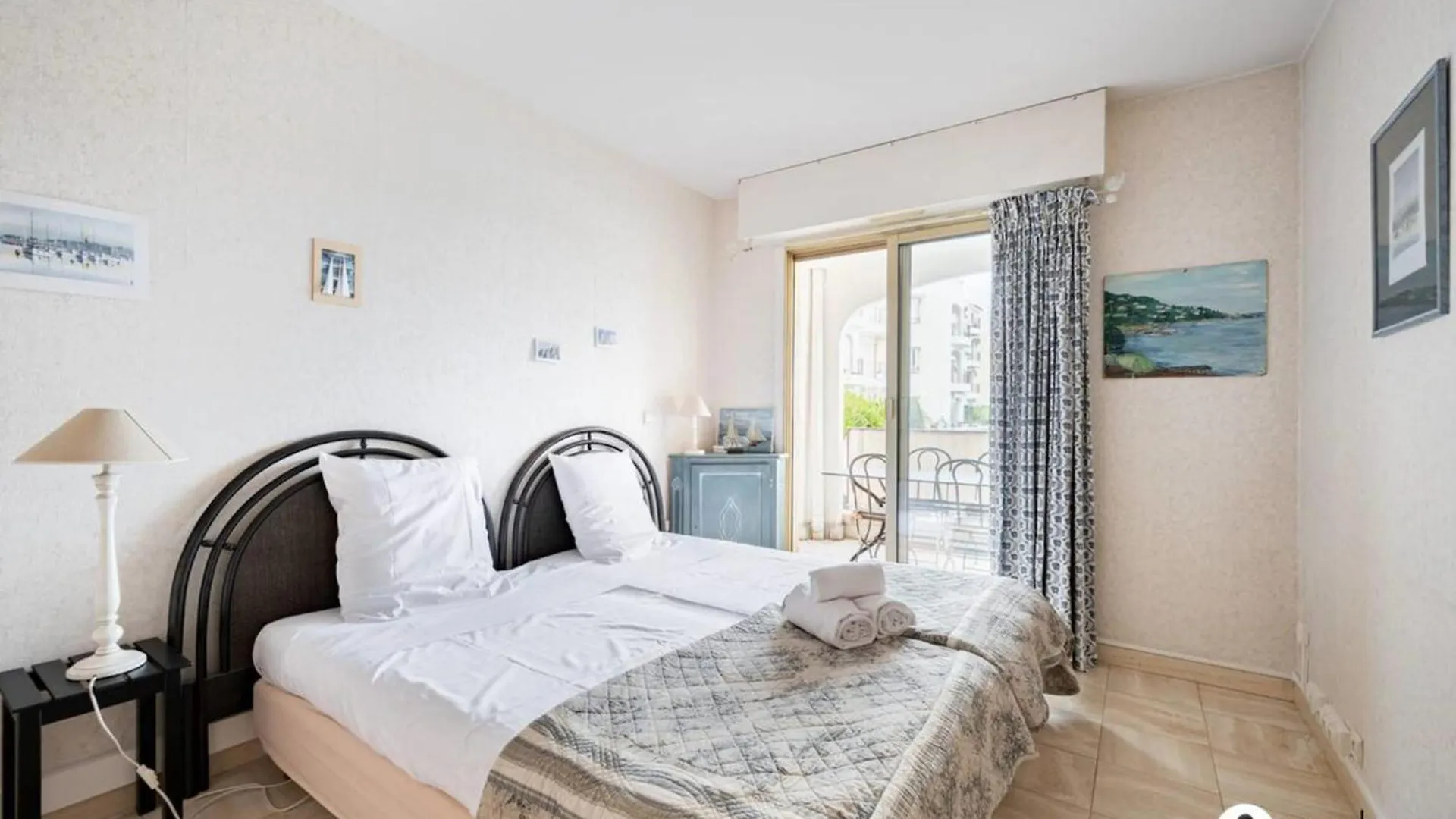 Spacious Apartment With Pool Located In The Marina Of Mandelieu